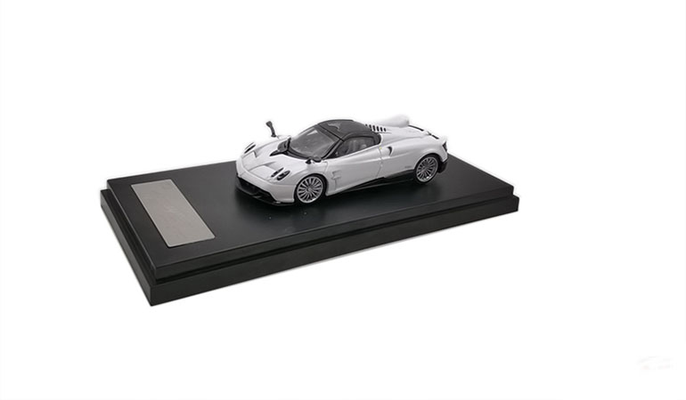 PAGANI HUAYRA ROADSTER WHITE