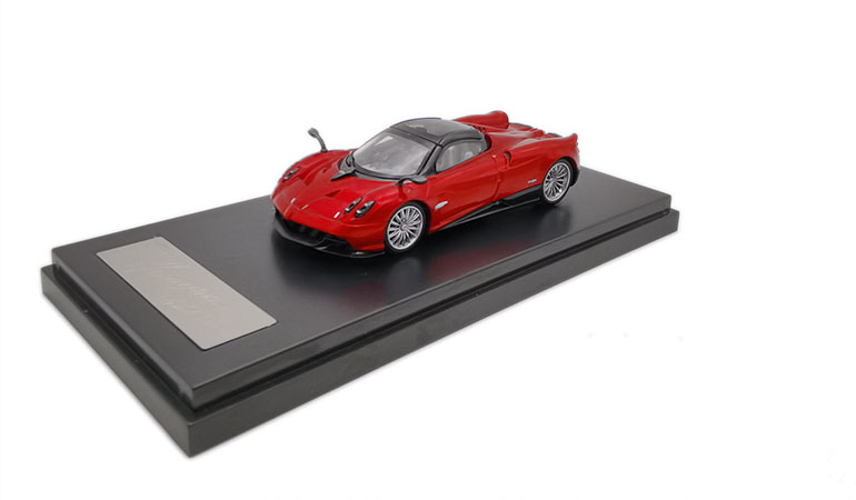 PAGANI HUAYRA ROADSTER RED