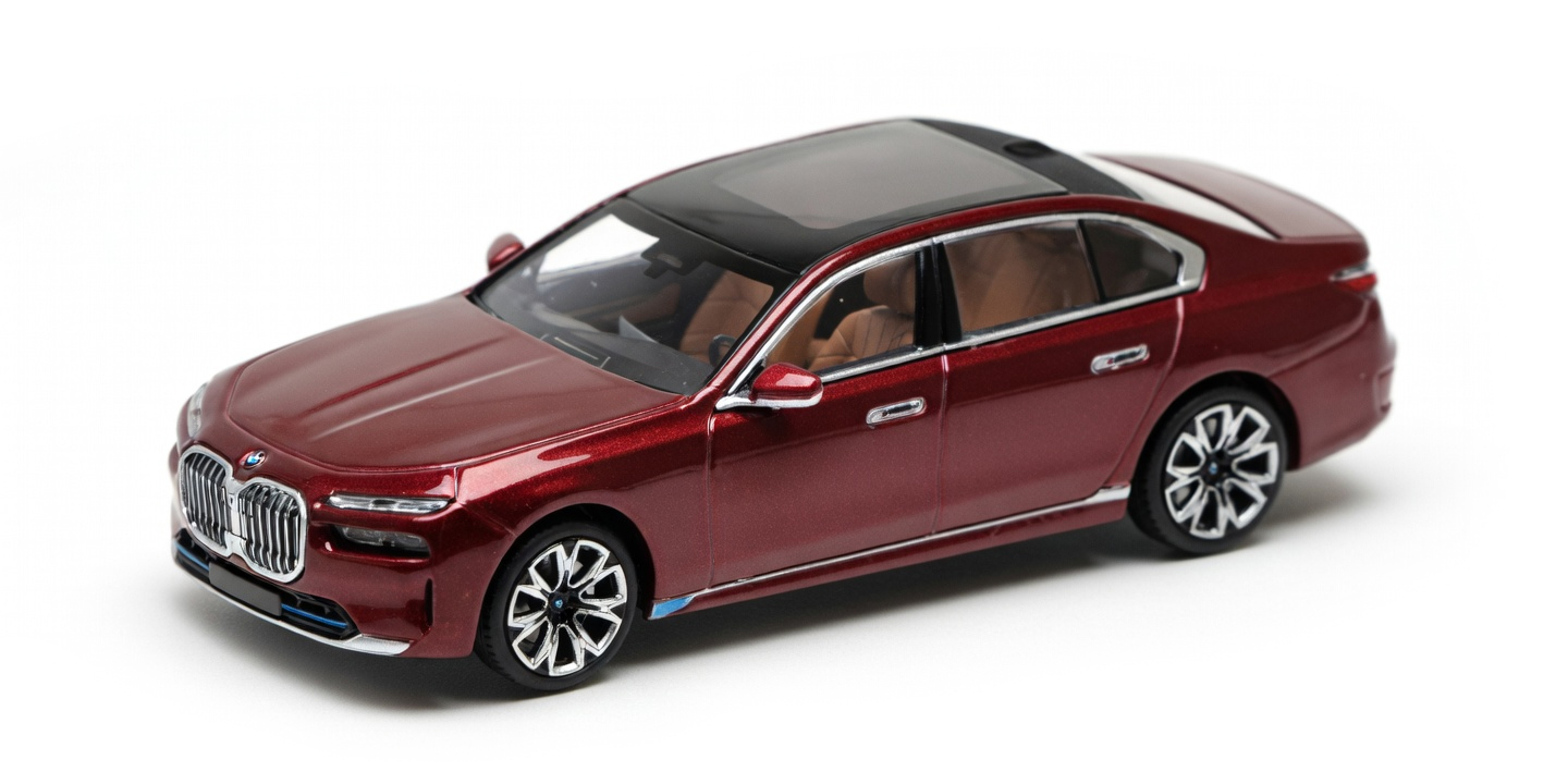 BMW I7 RED METALLIC 2023